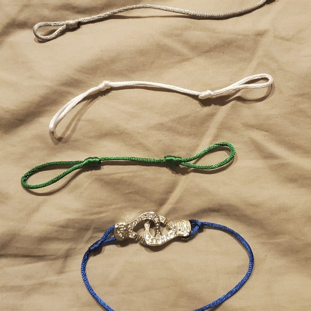 Interlocking heart bracelet